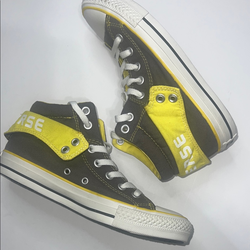 Youth Converse High Tops size 6Y - Picture 8 of 9